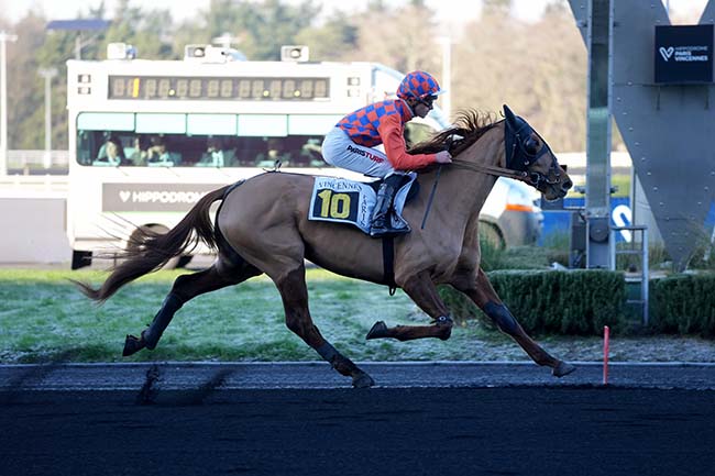 Photo d'arrivée de la course pmu PRIX DE LEZIGNAN à PARIS-VINCENNES le Lundi 29 décembre 2025