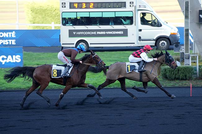 Photo d'arrivée de la course pmu PRIX DE PESSAC à PARIS-VINCENNES le Mardi 30 décembre 2025