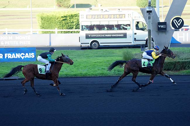Photo d'arrivée de la course pmu PRIX D'ISPAGNAC à PARIS-VINCENNES le Mardi 30 décembre 2025