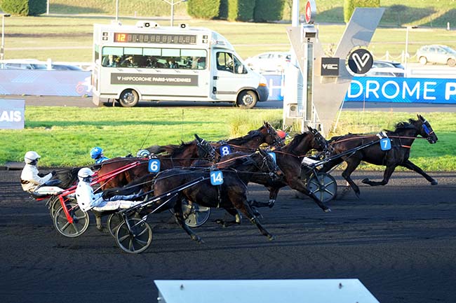 Photo d'arrivée de la course pmu PRIX DE CONCARNEAU à PARIS-VINCENNES le Mardi 30 décembre 2025