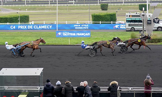 Photo d'arrivée de la course pmu PRIX DE CLAMECY à PARIS-VINCENNES le Jeudi 1 janvier 2026