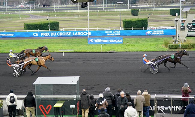 Photo d'arrivée de la course pmu PRIX DU CROISE-LAROCHE à PARIS-VINCENNES le Jeudi 1 janvier 2026