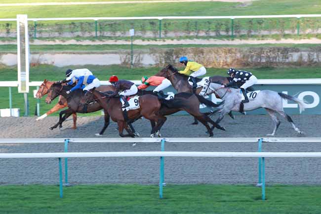 Photo d'arrivée de la course pmu PRIX DE PORT-MULBERRY à DEAUVILLE le Vendredi 2 janvier 2026