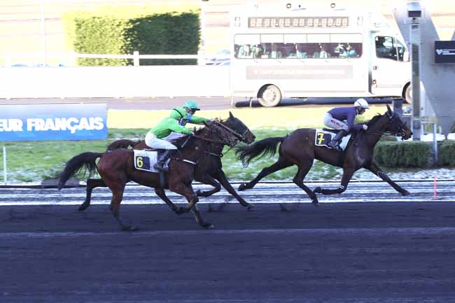 Photo d'arrivée de la course pmu PRIX DE CHARTAINVILLIERS à PARIS-VINCENNES le Samedi 3 janvier 2026