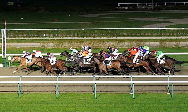 Photo d'arrivée de la course pmu PRIX DU BASSIN DU COMMERCE à DEAUVILLE le Vendredi 9 janvier 2026