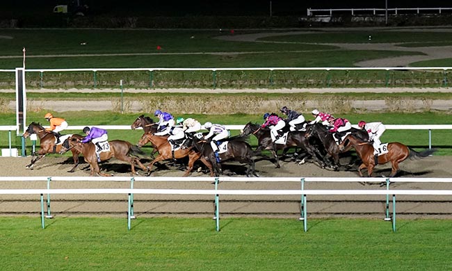 Photo d'arrivée de la course pmu PRIX DE LA CATENE DE CONTAINERS à DEAUVILLE le Vendredi 9 janvier 2026