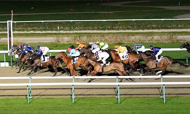 Photo d'arrivée de la course pmu PRIX DU VOLCAN à DEAUVILLE le Vendredi 9 janvier 2026