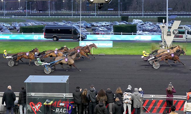 Photo d'arrivée de la course pmu PRIX DE CAVAILLON à PARIS-VINCENNES le Dimanche 11 janvier 2026
