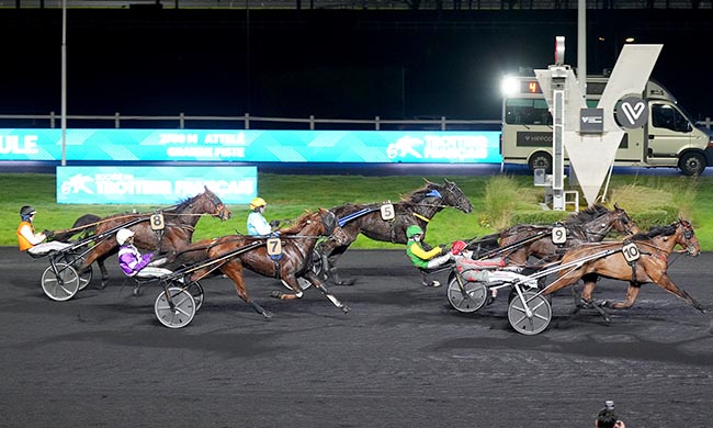 Photo d'arrivée de la course pmu PRIX DE LA BAULE à PARIS-VINCENNES le Mercredi 14 janvier 2026