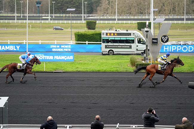 Photo d'arrivée de la course pmu PRIX DE CHAMBLY à PARIS-VINCENNES le Mercredi 14 janvier 2026