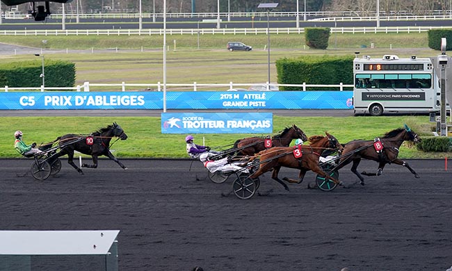 Photo d'arrivée de la course pmu PRIX D'ABLEIGES à PARIS-VINCENNES le Mercredi 14 janvier 2026