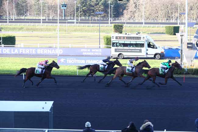 Photo d'arrivée de la course pmu PRIX DE LA FERTE-BERNARD à PARIS-VINCENNES le Jeudi 15 janvier 2026