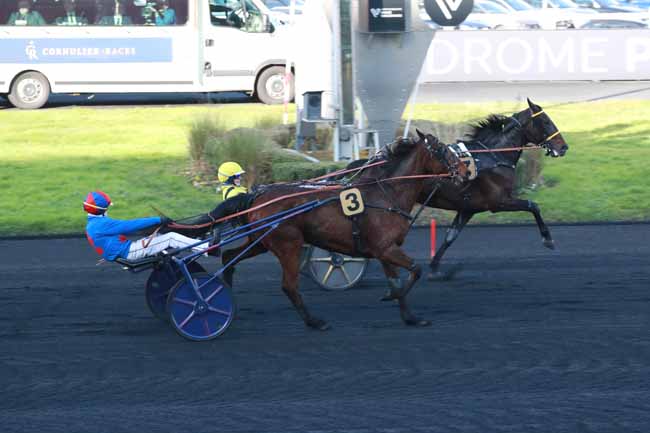 Photo d'arrivée de la course pmu PRIX DE BEAUCOURT à PARIS-VINCENNES le Dimanche 18 janvier 2026