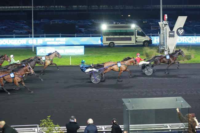 Photo d'arrivée de la course pmu PRIX DE DINAN (PRIX MICHEL-MARCEL GOUGEON) à PARIS-VINCENNES le Dimanche 18 janvier 2026