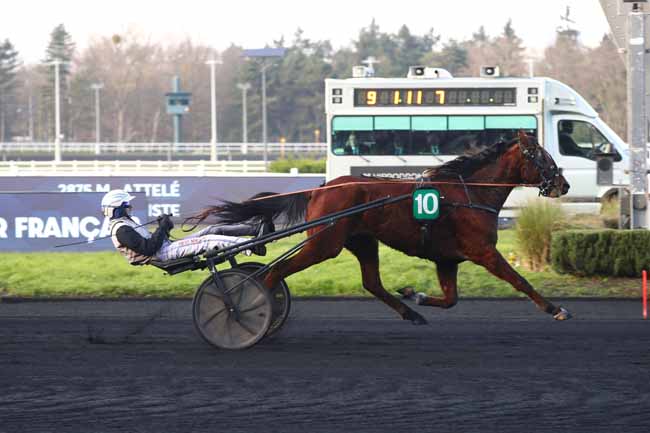 Photo d'arrivée de la course pmu PRIX DE COURBEVOIE à PARIS-VINCENNES le Lundi 19 janvier 2026