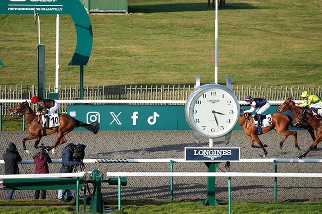 Photo d'arrivée de la course pmu PRIX DU CHATEAU DE LA TOUR à CHANTILLY le Mercredi 21 janvier 2026