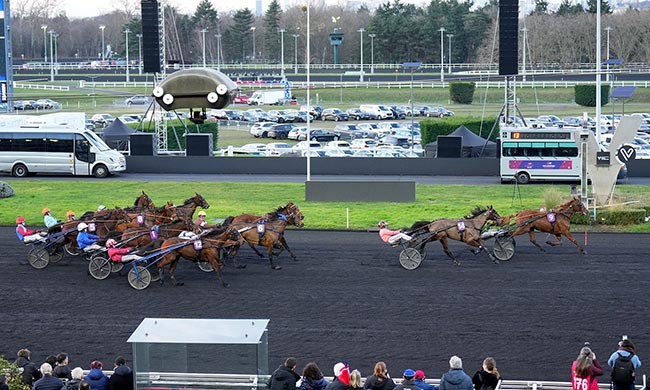 Photo d'arrivée de la course pmu PRIX VARENNE à PARIS-VINCENNES le Samedi 24 janvier 2026
