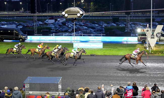 Photo d'arrivée de la course pmu PRIX JACQUES ANDRIEU à PARIS-VINCENNES le Dimanche 25 janvier 2026