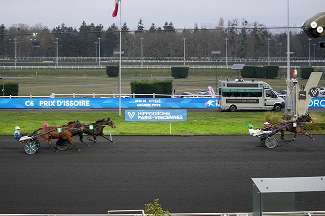 Photo d'arrivée de la course pmu PRIX D'ISSOIRE à PARIS-VINCENNES le Jeudi 29 janvier 2026