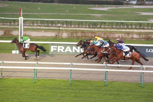 Photo d'arrivée de la course pmu PRIX DE L'ESQUE à DEAUVILLE le Vendredi 30 janvier 2026