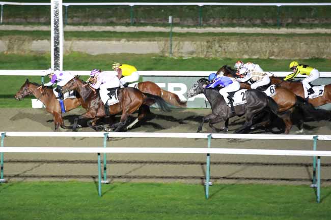 Photo d'arrivée de la course pmu PRIX DE LA COUR ORIOT à DEAUVILLE le Vendredi 30 janvier 2026