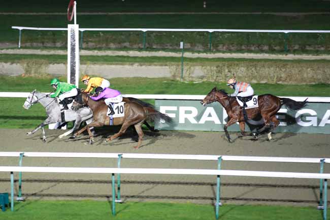 Photo d'arrivée de la course pmu PRIX DU KHAL-BURG à DEAUVILLE le Vendredi 30 janvier 2026