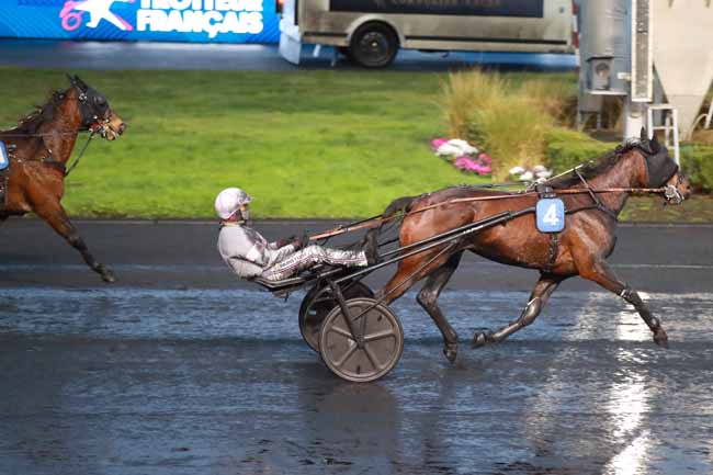 Photo d'arrivée de la course pmu PRIX DE MOUTIERS à PARIS-VINCENNES le Dimanche 1 février 2026