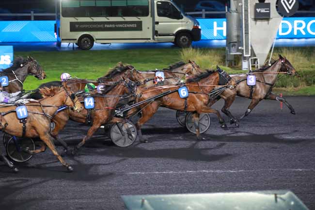 Photo d'arrivée de la course pmu PRIX DES CHARENTES à PARIS-VINCENNES le Jeudi 5 février 2026