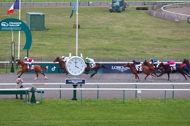 Photo d'arrivée de la course pmu PRIX DE LA ROUTE DES GENETS à CHANTILLY le Jeudi 5 février 2026