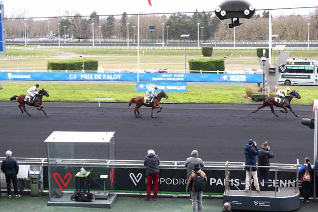 Photo d'arrivée de la course pmu PRIX DE FALOT à PARIS-VINCENNES le Mardi 10 février 2026