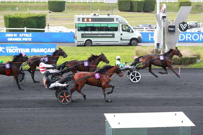 Photo d'arrivée de la course pmu PRIX DE LAMBALLE à PARIS-VINCENNES le Lundi 16 février 2026