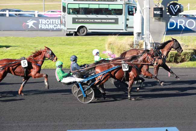 Photo d'arrivée de la course pmu PRIX DE FLERS à PARIS-VINCENNES le Mardi 17 février 2026