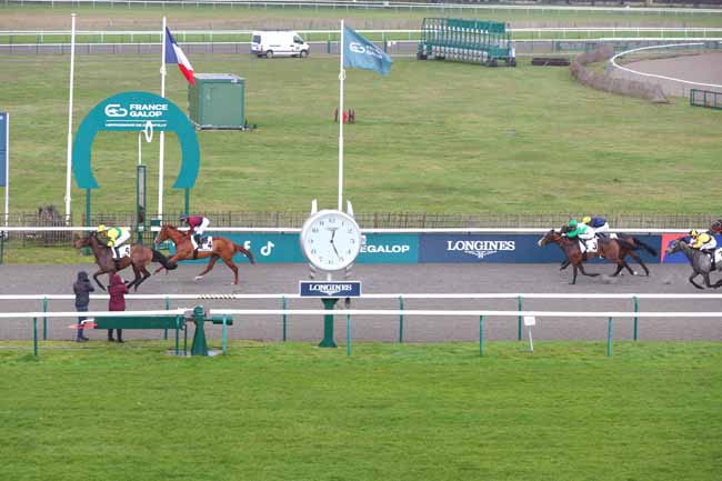 Photo d'arrivée de la course pmu PRIX DU CHATEAU DE LA REINE BLANCHE à CHANTILLY le Jeudi 19 février 2026