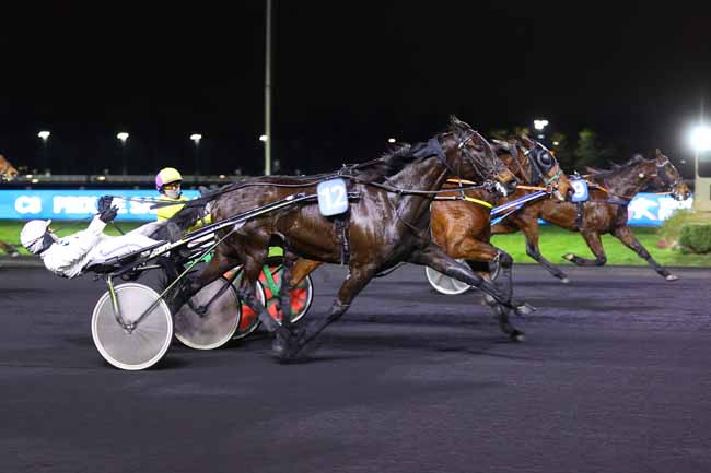 Arrivée quinté pmu PRIX DE SAINT-PIERRE-LA-COUR à PARIS-VINCENNES