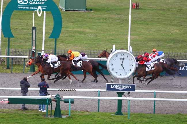 Photo d'arrivée de la course pmu PRIX DE LA ROUTE NEUVE DES SABLONS à CHANTILLY le Vendredi 20 février 2026