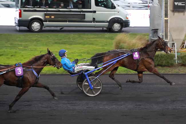 Photo d'arrivée de la course pmu PRIX BIG - VISIONS FRANCE (PRIX DE MONFLANQUIN) à PARIS-VINCENNES le Dimanche 22 février 2026