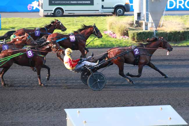 Photo d'arrivée de la course pmu PRIX DE MONPAZIER à PARIS-VINCENNES le Mercredi 25 février 2026