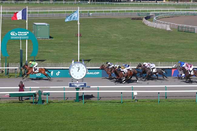 Photo d'arrivée de la course pmu PRIX DE LA CROIX DES ORMEAUX à CHANTILLY le Mercredi 25 février 2026