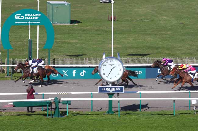 Photo d'arrivée de la course pmu PRIX DE LA FONTAINE SAINT-GERVAIS à CHANTILLY le Mercredi 25 février 2026
