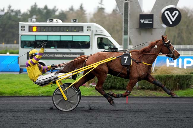 Photo d'arrivée de la course pmu PRIX DE BLAVIGNAC à PARIS-VINCENNES le Vendredi 27 février 2026