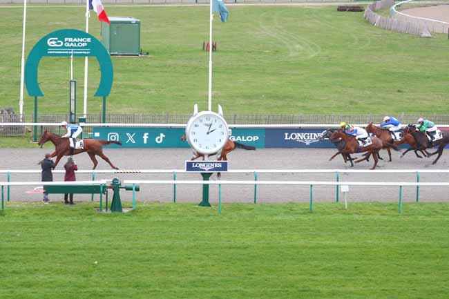 Photo d'arrivée de la course pmu PRIX DE LA GRANDE GLACIERE à CHANTILLY le Vendredi 27 février 2026