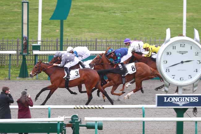 Photo d'arrivée de la course pmu PRIX DE LA CHAPELLE-SAINT-LAURENT à CHANTILLY le Vendredi 27 février 2026