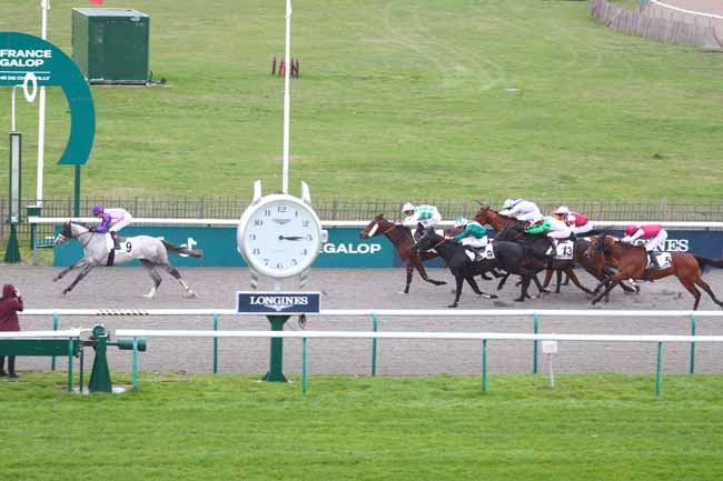 Photo d'arrivée de la course pmu PRIX DU CHEMIN DE HALLAGE à CHANTILLY le Vendredi 27 février 2026