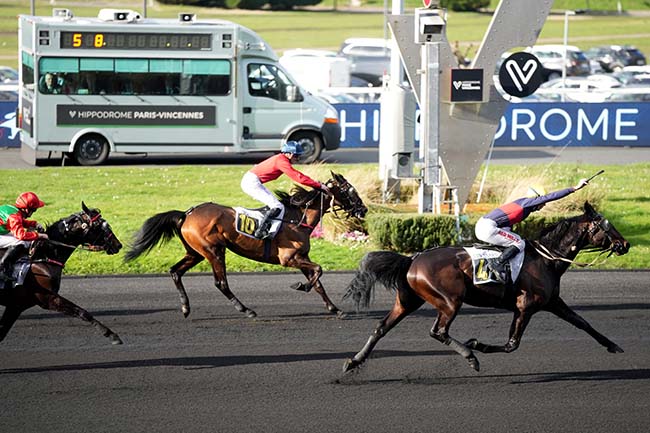 Photo d'arrivée de la course pmu PRIX HENRI DESMONTILS à PARIS-VINCENNES le Samedi 28 février 2026