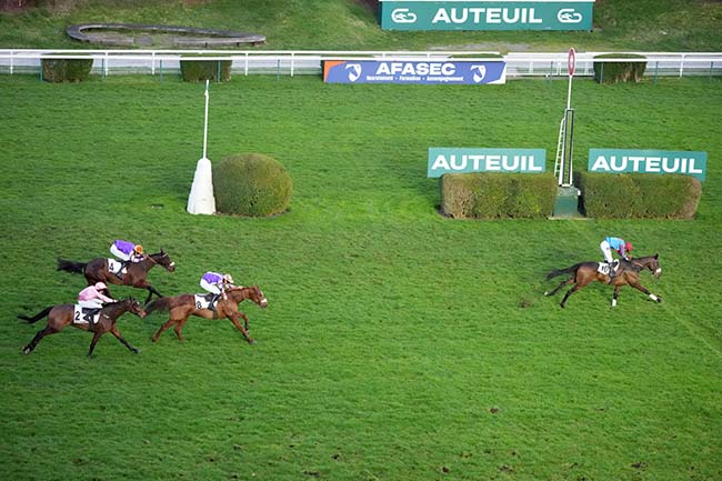 Photo d'arrivée de la course pmu PRIX CHINCO à AUTEUIL le Dimanche 1 mars 2026