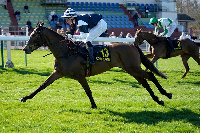 Photo d'arrivée de la course pmu PRIX D'ESSAI DES POULICHES à COMPIEGNE le Lundi 2 mars 2026