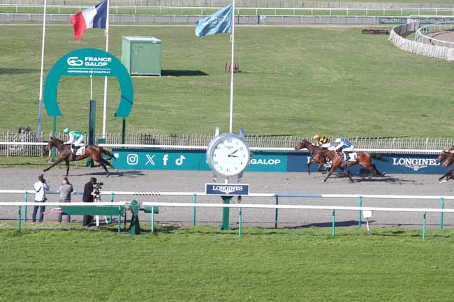 Photo d'arrivée de la course pmu PRIX DE LA SERPENTINE à CHANTILLY le Mardi 3 mars 2026