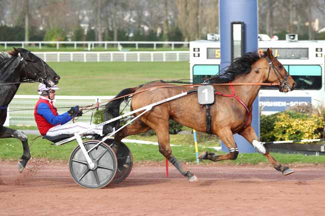 Photo d'arrivée de la course pmu PRIX DE SAINT-PIERRE-LE-MOUTIER à ENGHIEN le Vendredi 6 mars 2026