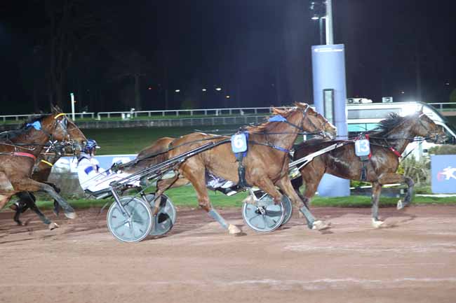 Arrivée quinté pmu PRIX DE SANARY-SUR-MER à ENGHIEN