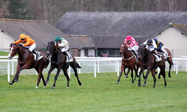 Photo d'arrivée de la course pmu PRIX DES ROCHERS DE FONTAINEBLEAU à FONTAINEBLEAU le Vendredi 6 mars 2026